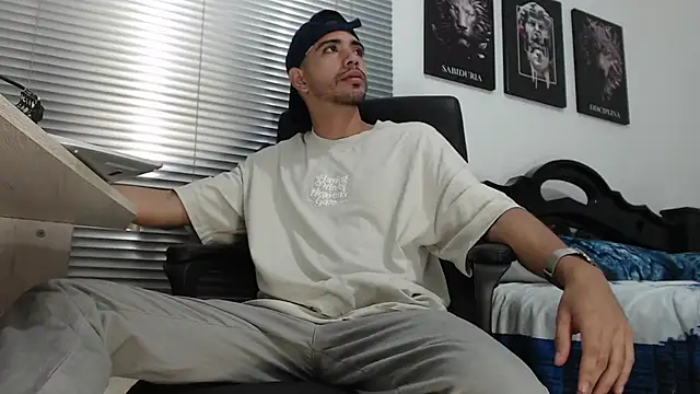 Snapshot of Kratoswolf chatting on February 23, 4:59 pm Kratoswolf online show from February 23, 4:59 pm