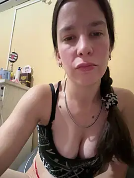 Snapshot of Melu12 chatting on April 17, 10:57 pm Melu12 online show from April 17, 10:57 pm