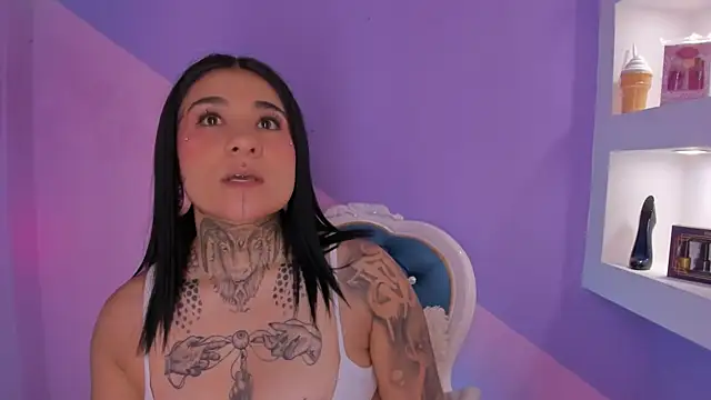 Snapshot of Adri_tatto_7 chatting on July 21, 4:09 pm Adri tatto 7 online show from July 21, 4:09 pm