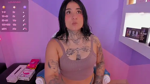Snapshot of Adri_tatto_7 chatting on July 24, 3:54 pm Adri tatto 7 online show from July 24, 3:54 pm