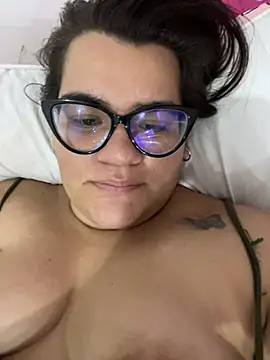 Snapshot of LuxuryloversCO chatting on April 15, 7:58 pm LuxuryloversCO online show from April 15, 7:58 pm