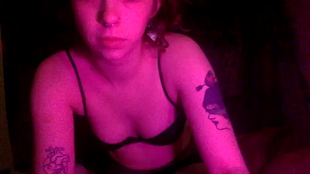 Snapshot of ivyxoxo chatting on February 24, 7:39 am ivyxoxo online show from February 24, 7:39 am