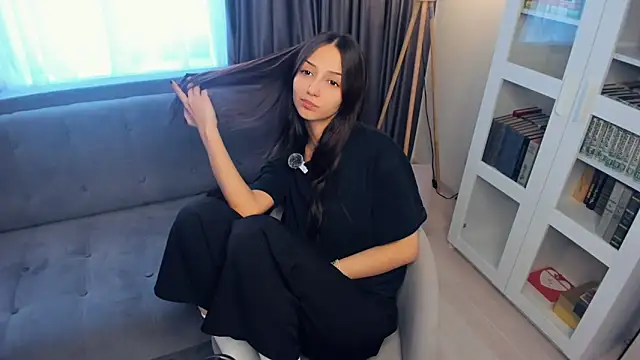 littleevilon online show from February 18, 10:44 am