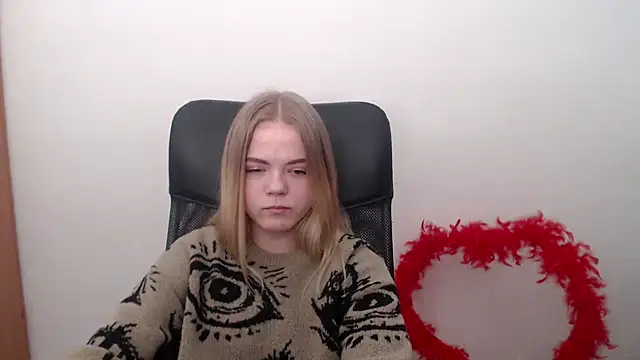 Snapshot of FoxiLana chatting on February 23, 8:12 am FoxiLana online show from February 23, 8:12 am