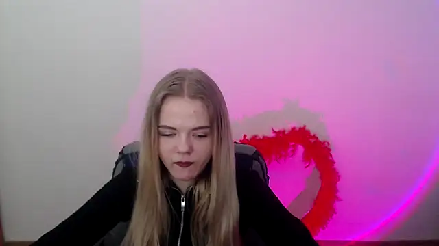 Snapshot of FoxiLana chatting on March 3, 8:20 am FoxiLana online show from March 3, 8:20 am