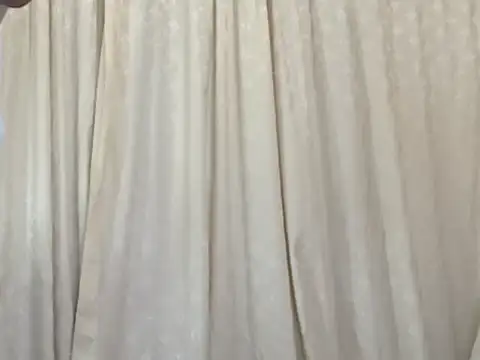 Zoe Robbins online show from April 4, 3:27 am