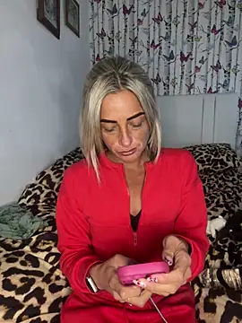 Snapshot of ScarlettGold_ chatting on March 27, 1:33 pm ScarlettGold online show from March 27, 1:33 pm