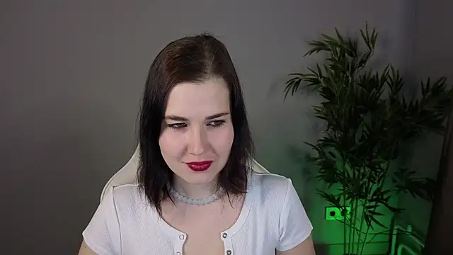 Snapshot of alian_legs chatting on February 23, 1:14 am alian legs online show from February 23, 1:14 am