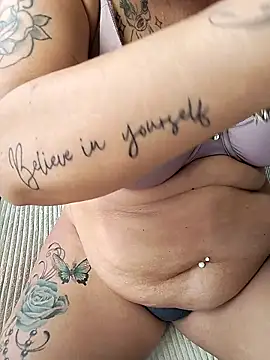 Emma12117 online show from April 20, 9:56 am