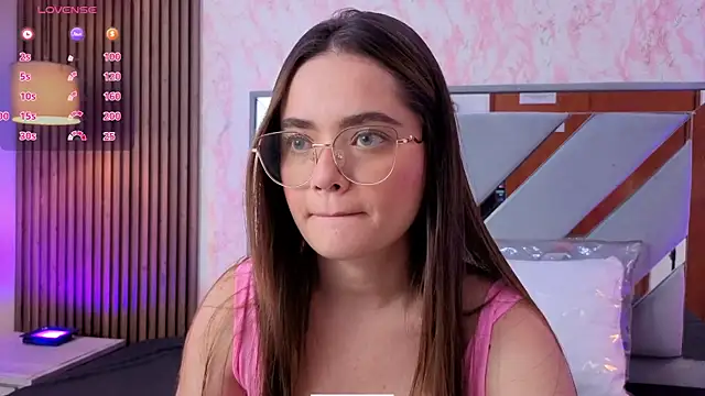 LittleeSara18 online show from March 20, 11:15 am