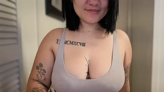 Snapshot of yourvibedealer chatting on May 12, 11:02 pm yourvibedealer online show from May 12, 11:02 pm