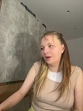 DistrictGirl online show from March 25, 3:07 pm