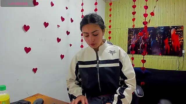 Snapshot of angell_cooper8 chatting on February 23, 12:46 pm angell cooper8 online show from February 23, 12:46 pm