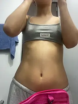 Snapshot of chloe_bluee_ chatting on June 25, 9:58 am chloe bluee online show from June 25, 9:58 am