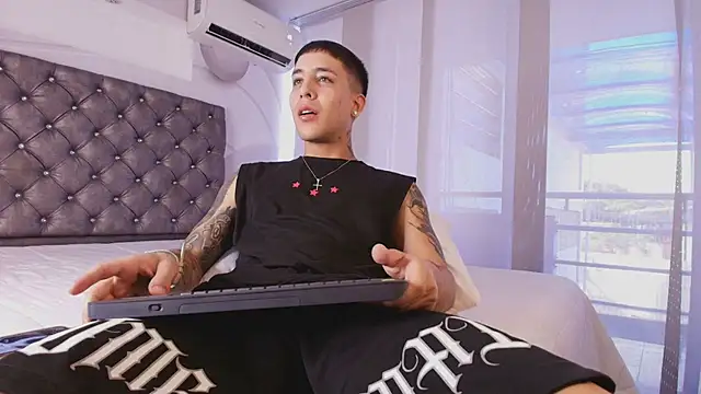 PapiLucca online show from March 3, 7:31 pm