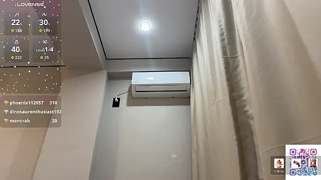 Snapshot of Sweet_BerryBabe chatting on April 28, 2:27 am Sweet BerryBabe online show from April 28, 2:27 am