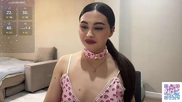 Snapshot of Sweet_BerryBabe chatting on May 7, 9:42 pm Sweet BerryBabe online show from May 7, 9:42 pm