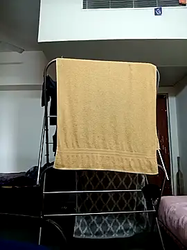 peanutbutteater online show from March 31, 8:15 am