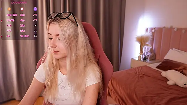 Aiko Takana online show from February 23, 12:35 pm