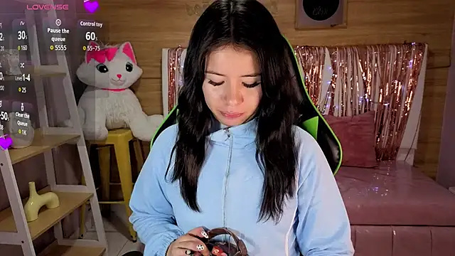 Kylia a online show from April 12, 1:05 pm