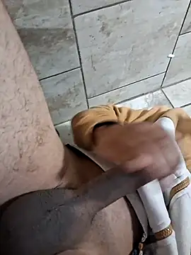 gueboloco2626 online show from March 10, 12:43 pm