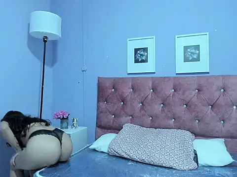 lilirousee online show from February 25, 7:01 pm