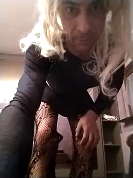 Snapshot of marti_8 chatting on February 27, 4:51 pm marti 8 online show from February 27, 4:51 pm