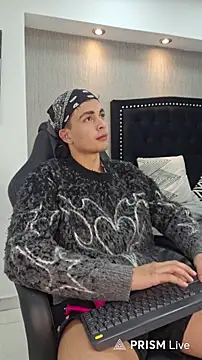 NewYoungHot online show from April 8, 8:31 pm