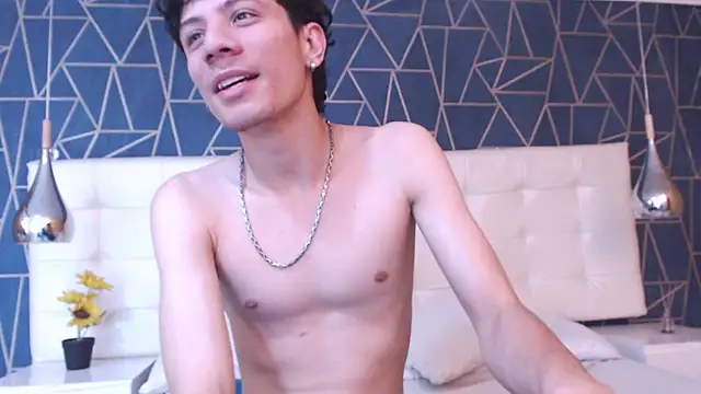 Snapshot of LeoFeniix chatting on February 26, 4:33 am LeoFeniix online show from February 26, 4:33 am