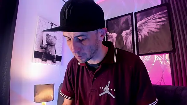 Snapshot of Milanwhite_ chatting on February 26, 11:42 am Milanwhite online show from February 26, 11:42 am