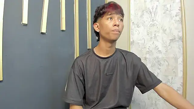 Snapshot of Little_Twink19x chatting on February 20, 7:03 pm Little Twink19x online show from February 20, 7:03 pm