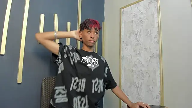 Snapshot of Little_Twink19x chatting on February 23, 7:11 pm Little Twink19x online show from February 23, 7:11 pm