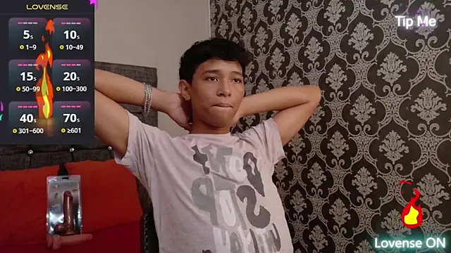 Snapshot of Little_Twink19x chatting on May 26, 7:21 pm Little Twink19x online show from May 26, 7:21 pm