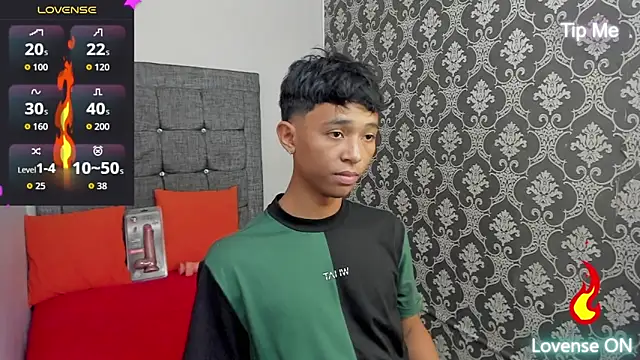 Snapshot of Little_Twink19x chatting on May 30, 7:44 pm Little Twink19x online show from May 30, 7:44 pm