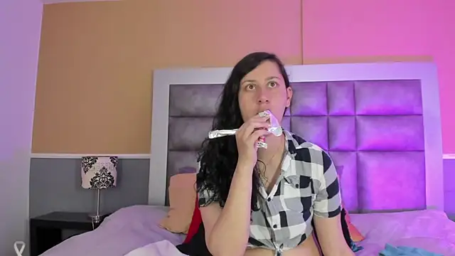 LunaDamasco online show from March 26, 7:08 pm