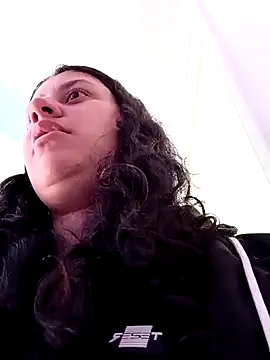 LunaDamasco online show from April 10, 7:40 pm