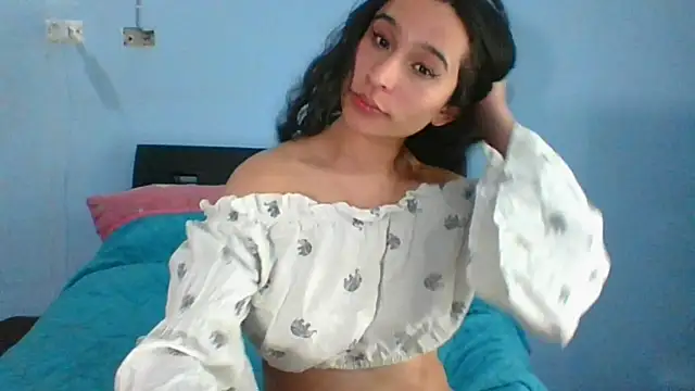 Snapshot of scarlettscottx_ chatting on May 8, 2:06 am scarlettscottx online show from May 8, 2:06 am
