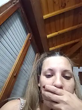 Snapshot of CamiliLuna chatting on June 14, 5:20 am CamiliLuna online show from June 14, 5:20 am