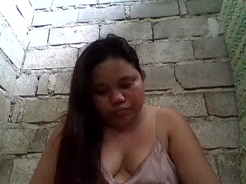 Snapshot of sweetlyn31 chatting on May 5, 2:19 am sweetlyn31 online show from May 5, 2:19 am