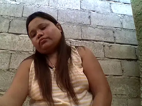 Snapshot of sweetlyn31 chatting on May 13, 11:44 pm sweetlyn31 online show from May 13, 11:44 pm