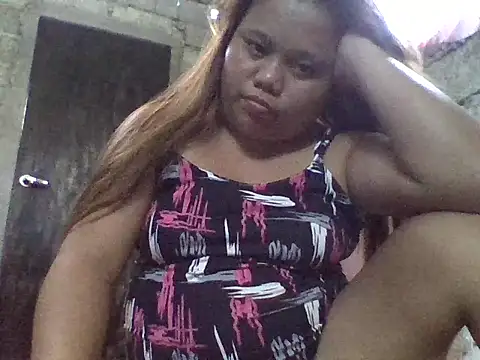Snapshot of sweetlyn31 chatting on June 15, 10:23 pm sweetlyn31 online show from June 15, 10:23 pm