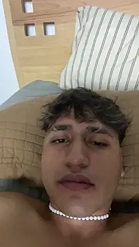 Snapshot of Alejandroml2 chatting on July 7, 10:52 am Alejandroml2 online show from July 7, 10:52 am