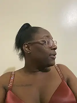 Snapshot of Sinfulwaterfalls chatting on June 10, 2:45 am Sinfulwaterfalls online show from June 10, 2:45 am