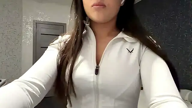 JoycelynUrion online show from March 12, 10:21 am