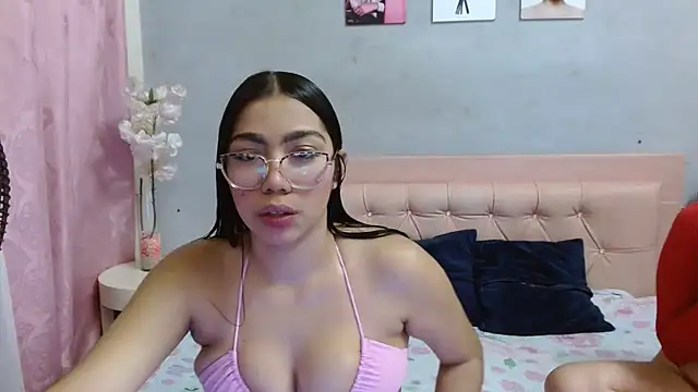 Snapshot of Eleanor_Rouillard chatting on April 29, 1:04 pm Eleanor Rouillard online show from April 29, 1:04 pm