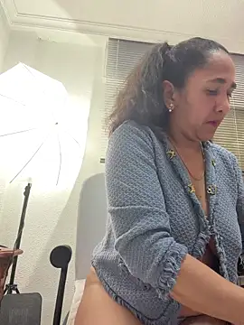 CrystalIvy online show from March 18, 11:30 pm