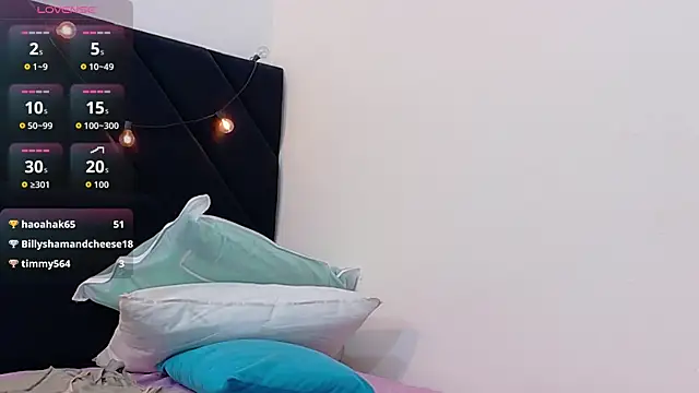 curvybuffgirllll online show from June 30, 7:26 pm