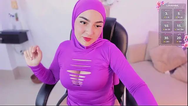 Snapshot of Malika_Noor chatting on March 3, 2:56 pm Malika Noor online show from March 3, 2:56 pm