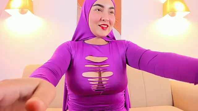 Malika Noor online show from April 14, 3:07 pm