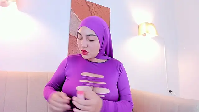 Snapshot of Malika_Noor chatting on May 7, 2:11 pm Malika Noor online show from May 7, 2:11 pm